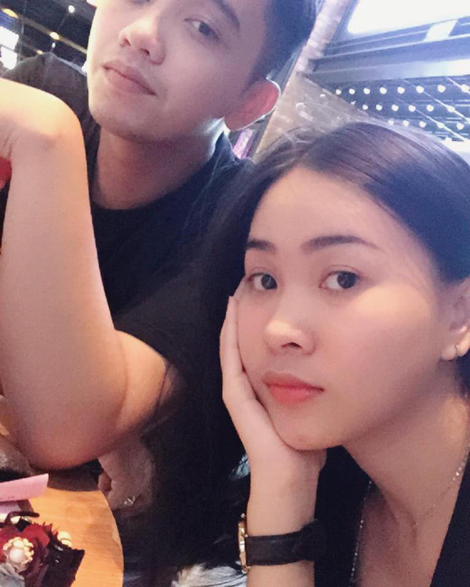 Hình ảnh chú rể khóc như mưa trong ngày cưới vì thương bố mẹ vợ đã gả con gái cho mình khiến cộng đồng mạng xôn xao Hình ảnh chú rể khóc như mưa trong ngày cưới vì thương bố mẹ vợ đã gả con gái cho mình khiến cộng đồng mạng xôn xao